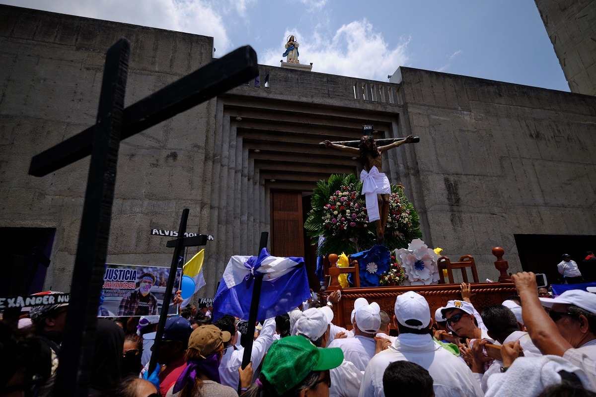 Dictadura prohíbe procesiones de viacrucis en toda Nicaragua - Confidencial