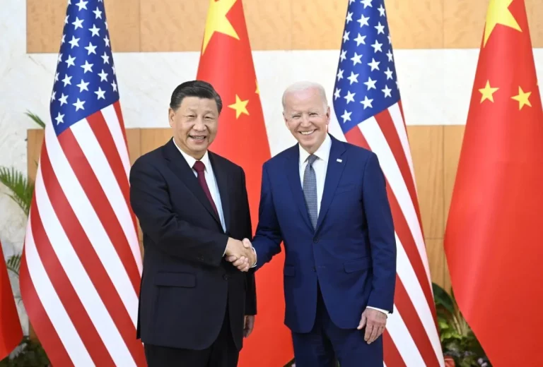 Joe Biden junto a Xi Jinping