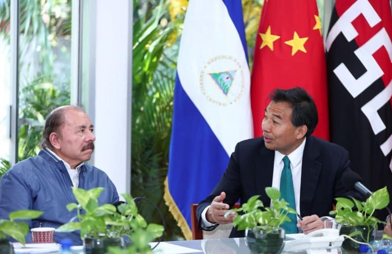 Daniel Ortega con Luo Zhaochi