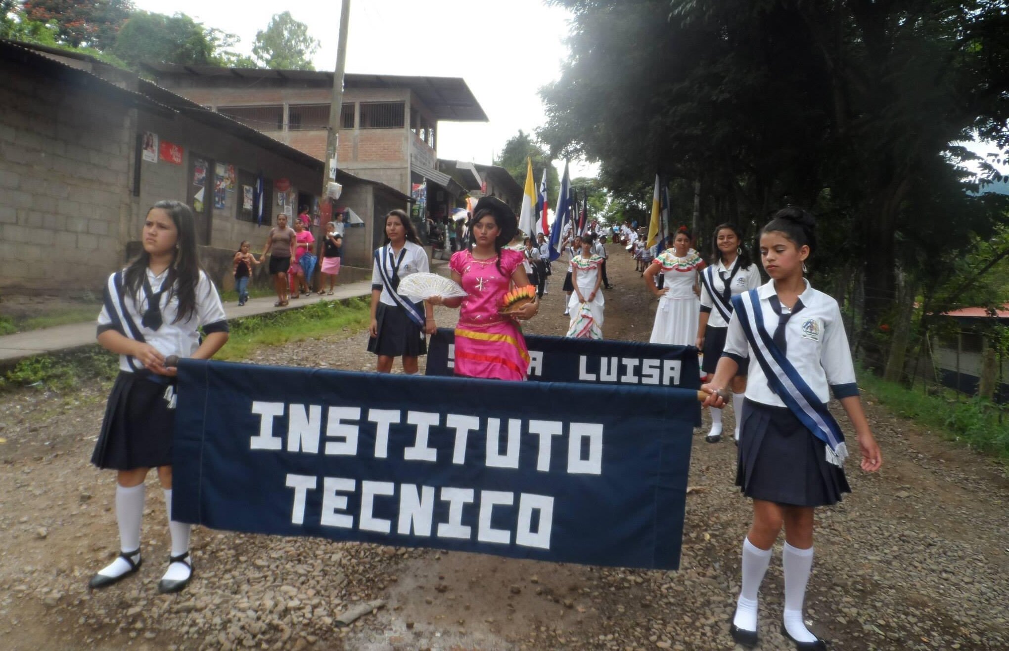desfile del colegio de la congregación Hijas de Santa Luisa de Marillac, en San Sebastián de Yalí, Jinotega