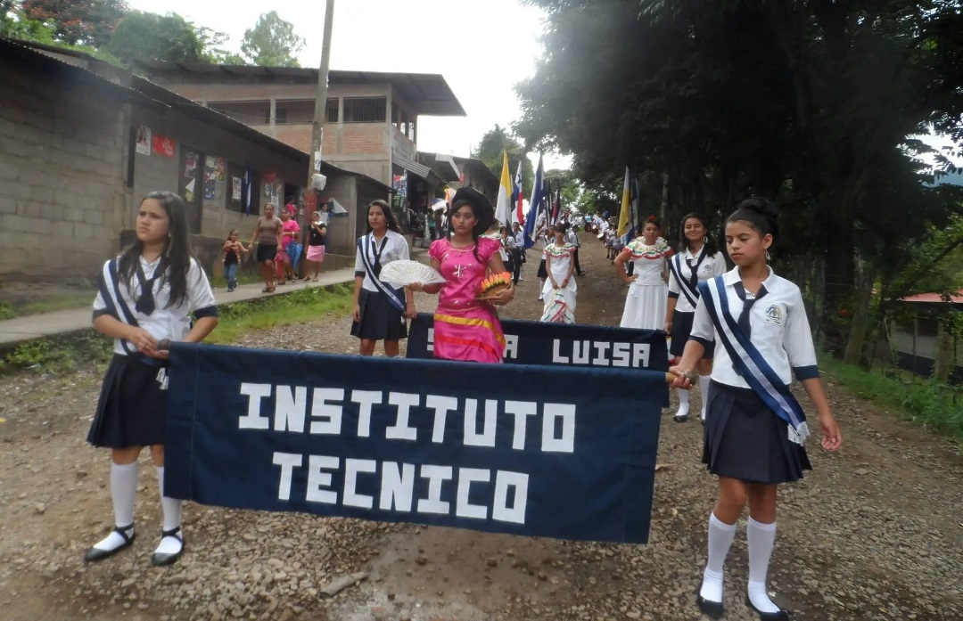 student parade from the private religious institute run by the “Hijas de Santa Luisa de Marillac” in San Sebastian de Yali
