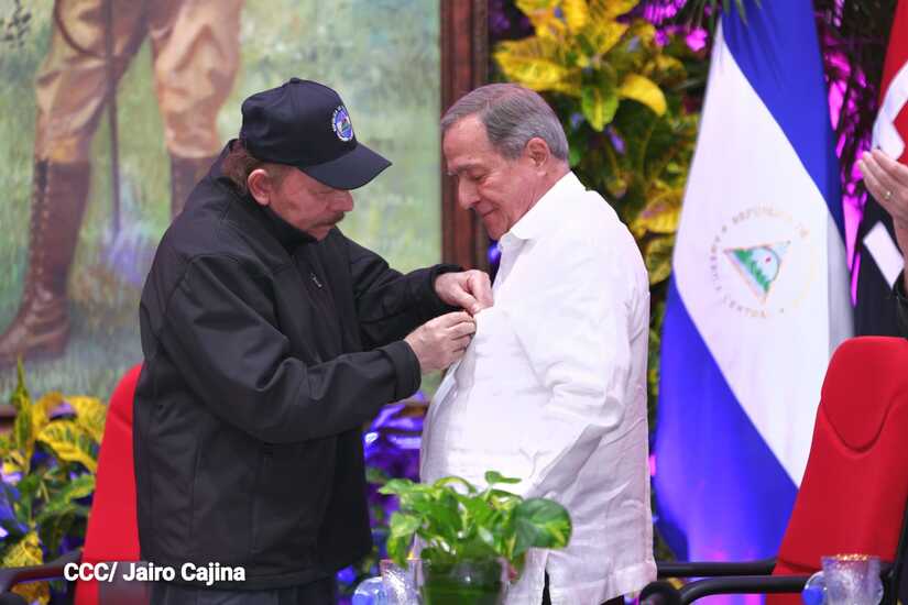 Daniel Ortega con Carlos Argüello