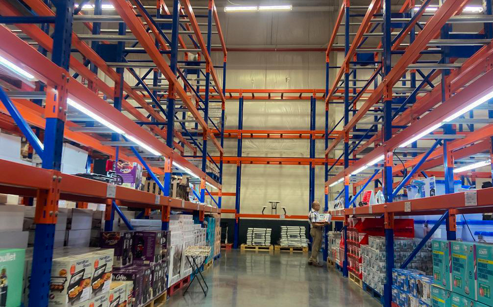 Empty shelves at PriceSmart: Customs retains more than 20 containers of  imports - Confidencial