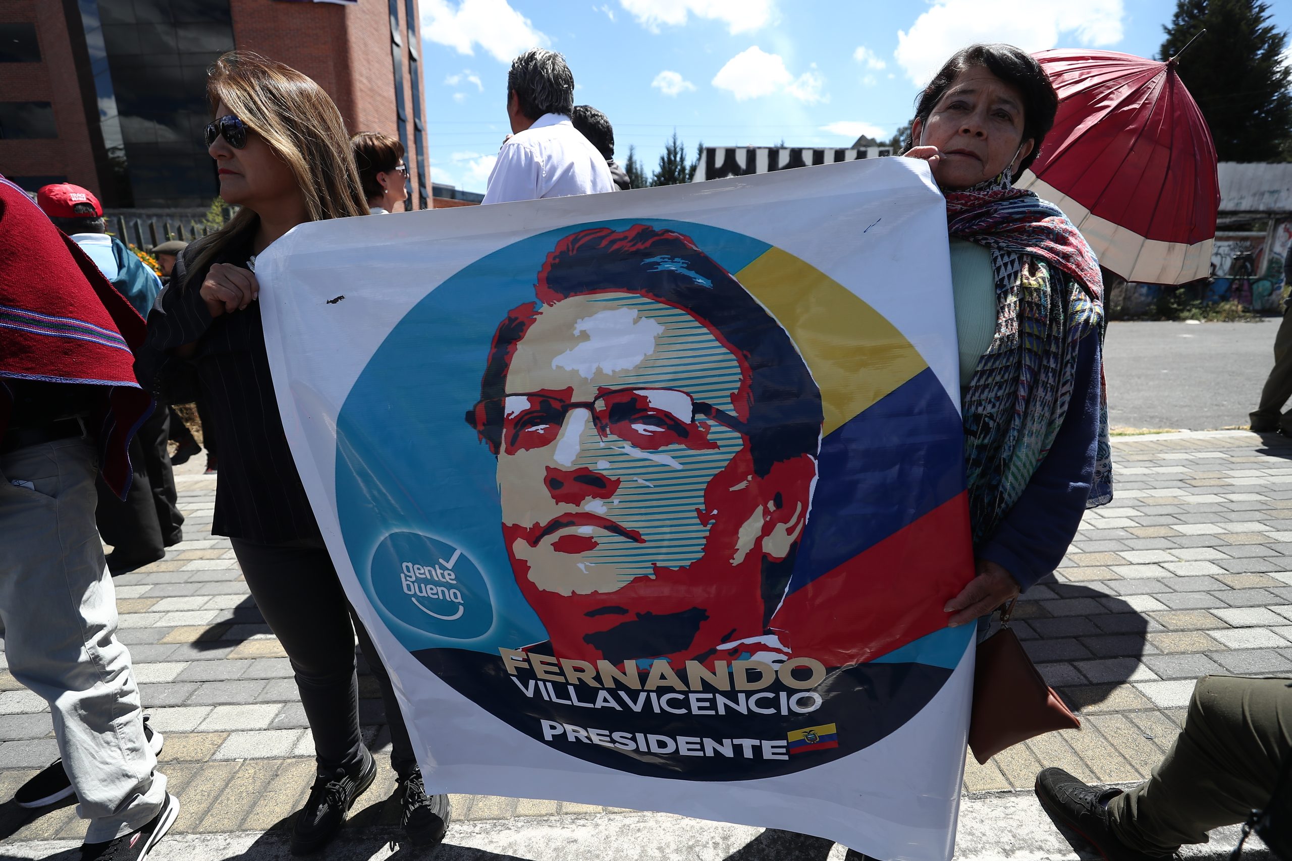 Simpatizantes dan su adiós al asesinado candidato presidencial Fernando Villavicencio