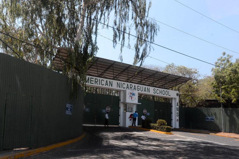 Fachada del Colegio Americano Nicaragüense en Managua, Nicaragua. | Foto: Archivo Confidencial