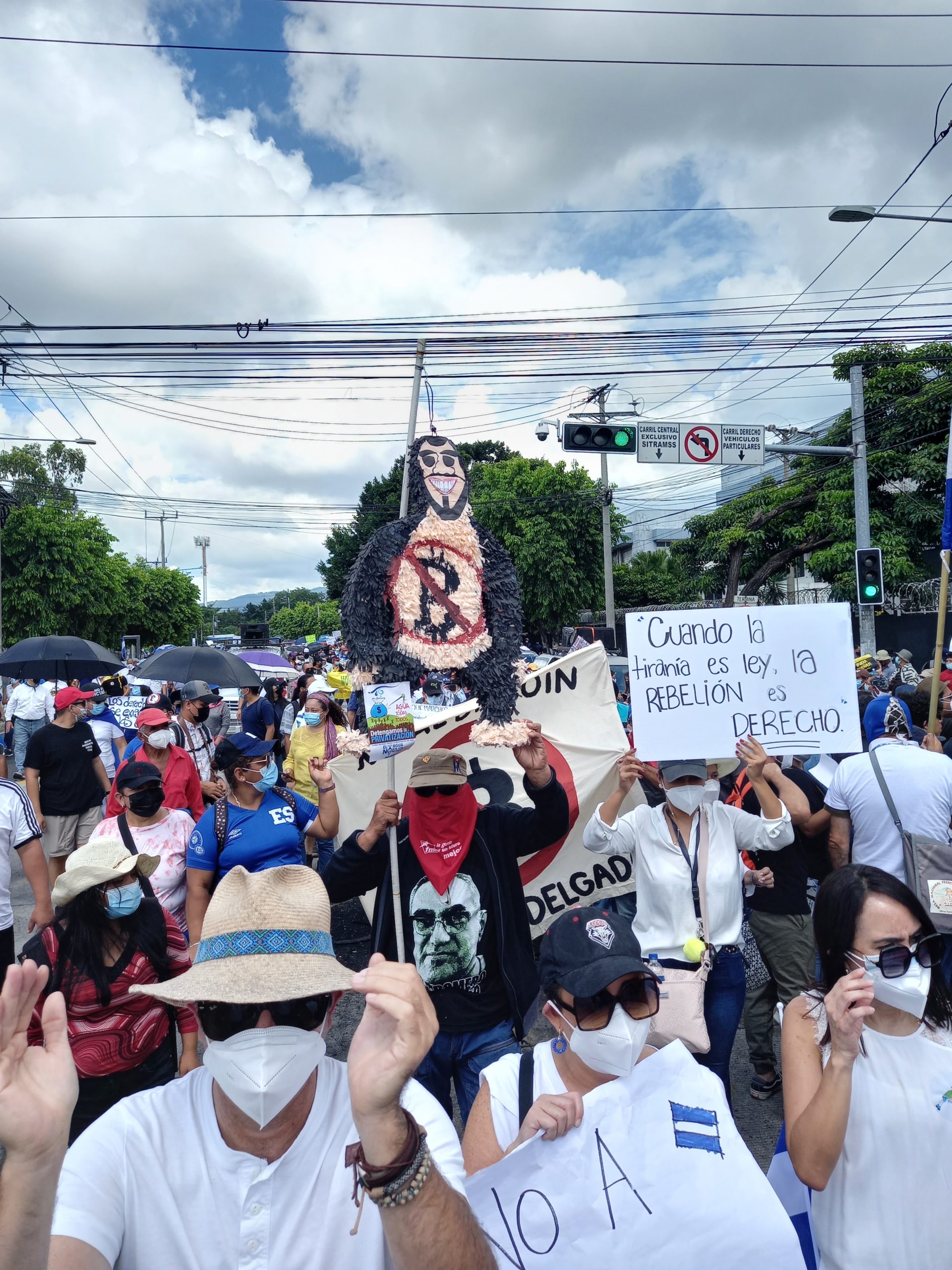 Protesta contra ley Bitcoin en El Salvador