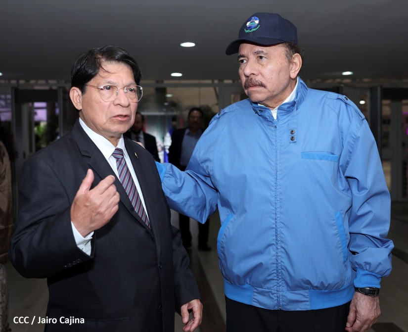 Daniel Ortega con Denis Moncada