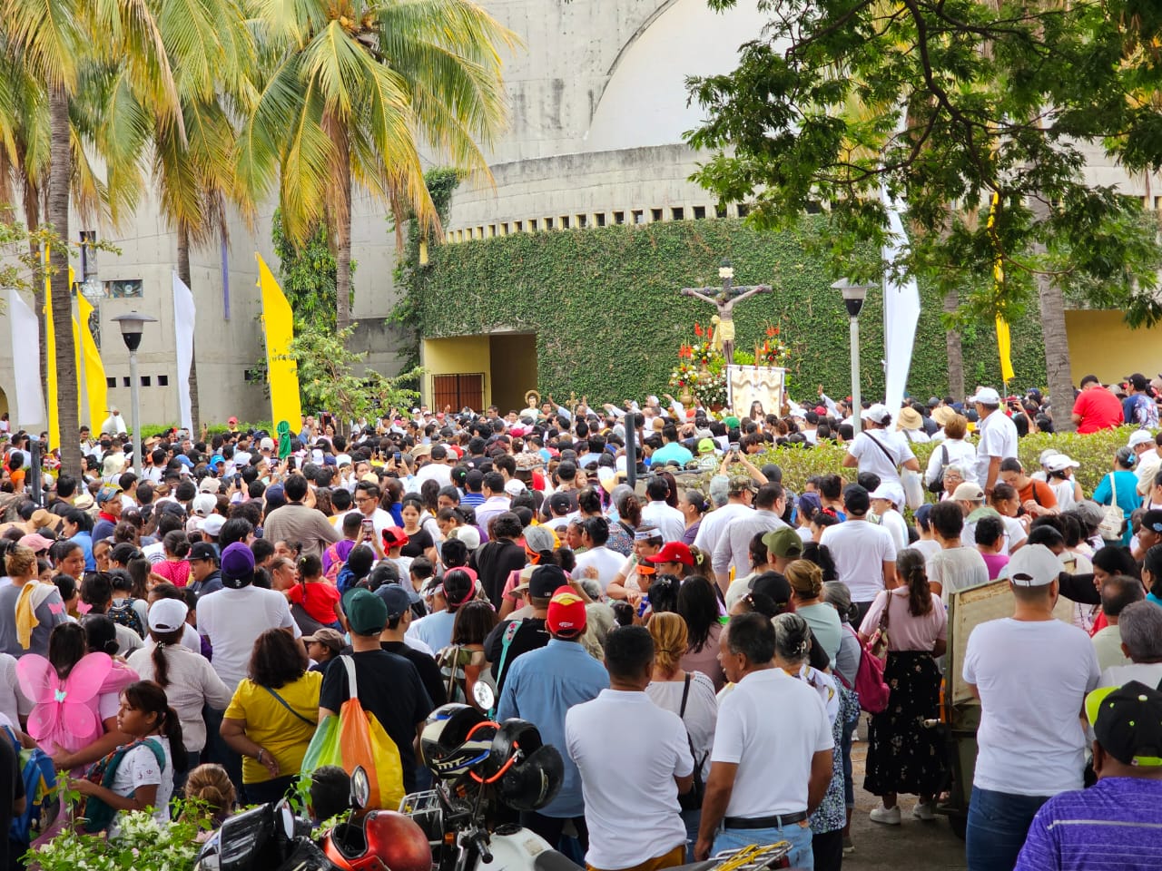 viacrucis en la catedral de Managua