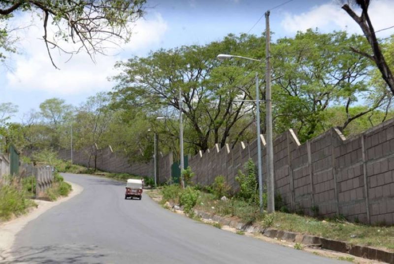 Vista del muro exterior en la base militar del Cerro Mokorón en Managua y que sirve para el espionaje ruso en Nicaragua