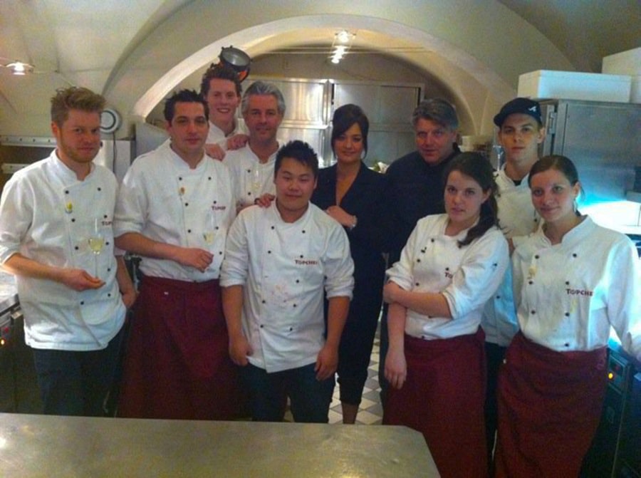 El chef Iván Araúz junto a sus compañeros en el programa de televisión "Top Chef Holanda en el año 2011.