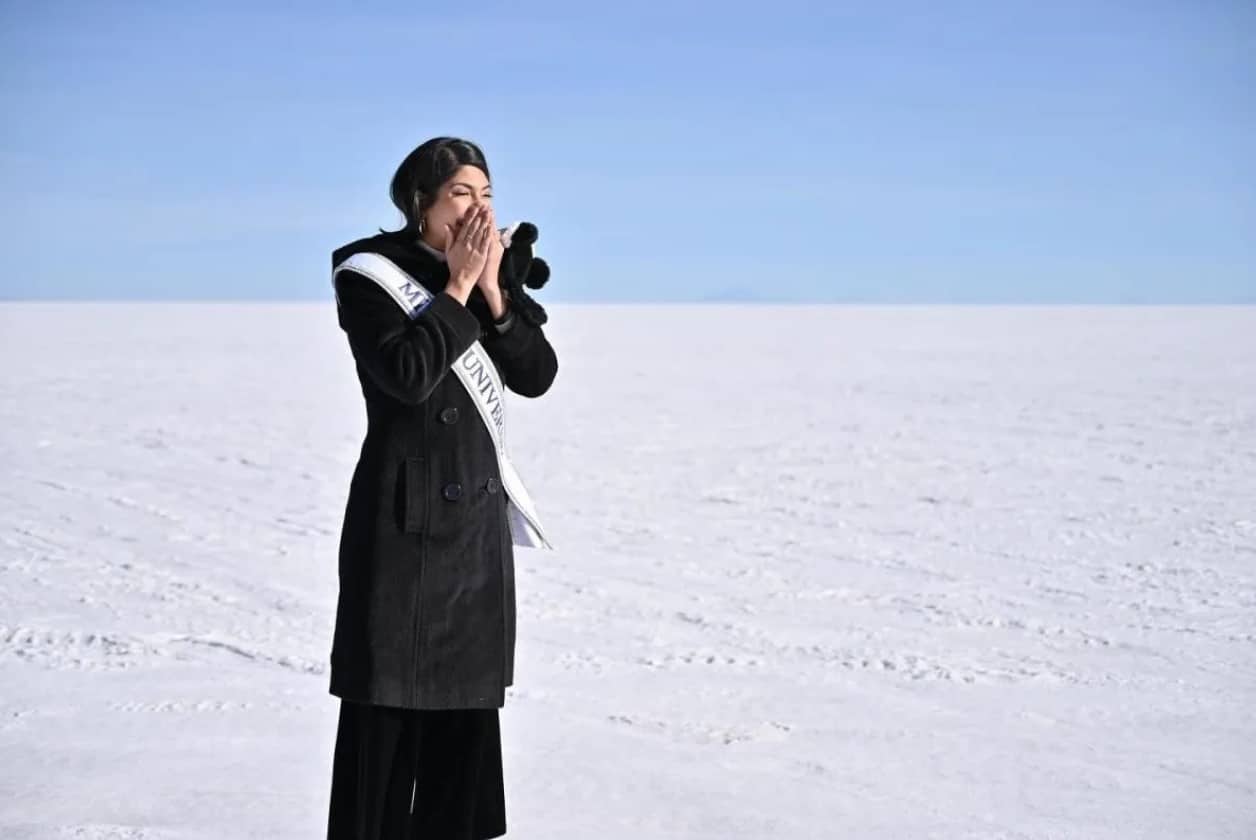 Sheynnis Palacios durante su visita al Salar de Uyuni en Bolivia