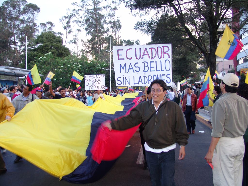 Manifestación en Quito, Ecuador, el 19 de abril de 2005. 