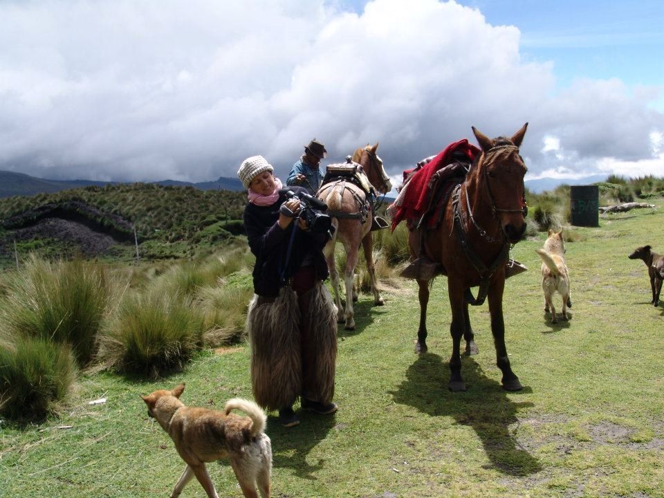 Rosario Parra Roldán en el páramo, en Chimborazo, Ecuador.