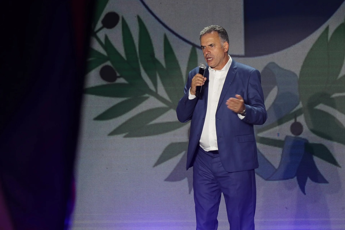 El candidato del Frente Amplio, Yamandú Orsi.