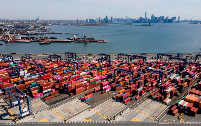 Contenedores en la terminal marítima de la Autoridad Portuaria de Port Jersey, en New Jersey.