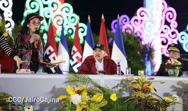 Constitución Chamuca parece decreto real