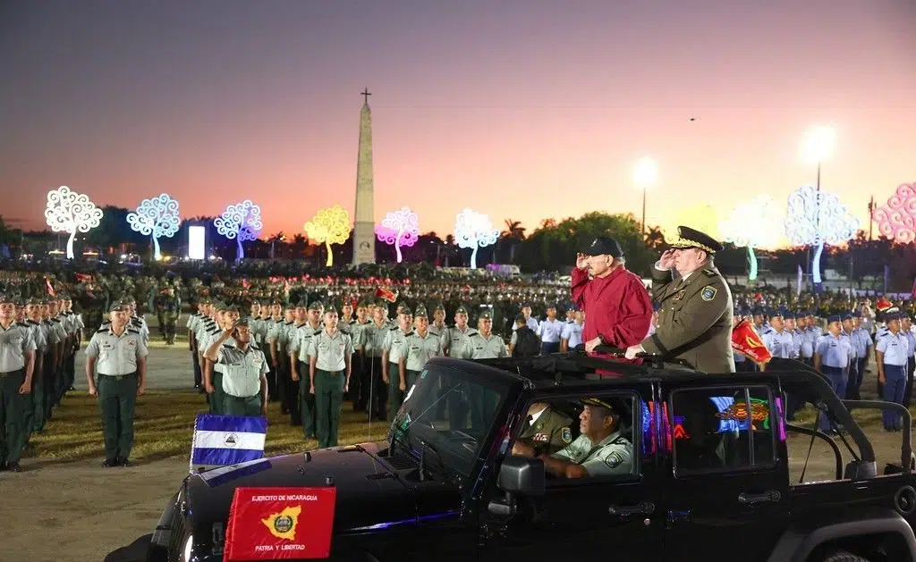Dictator Daniel Ortega (in red jacket) and General Julio César Avilés “review” troops.