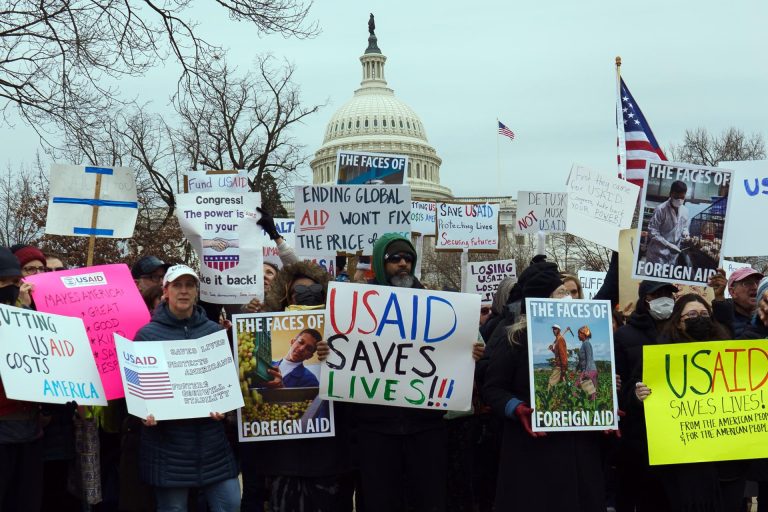 Manifestación en apoyo de la USAID, cerca del Capitolio de los Estados Unidos.