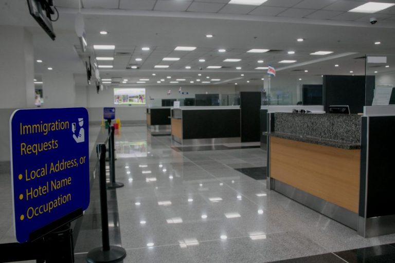 Puesto migratorio en Aeropuerto de Costa Rica