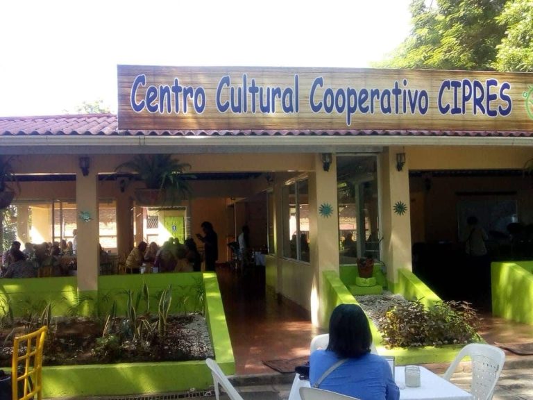 Entrada al Centro Cultural Ciprs