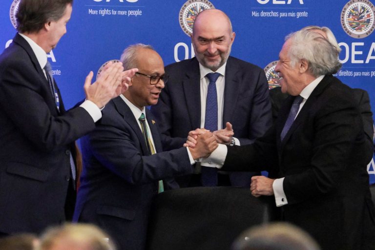 Luis Almagro con Albert Ramdin en la OEA