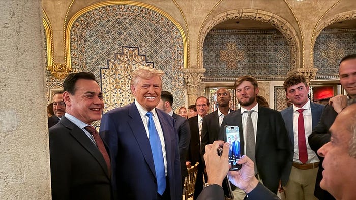 El canciller paraguayo Rubén Ramírez Lezcano en Mar-a-Lago, con Donald Trump.