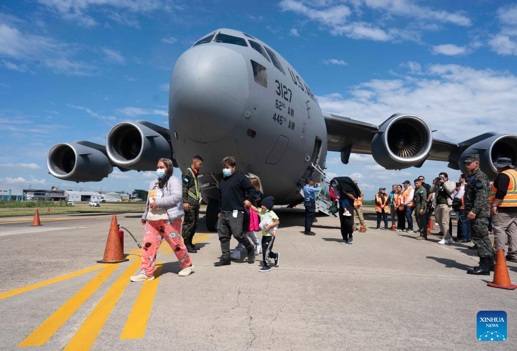Migrantes deportados llegando a Honduras