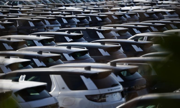 carros en una planta en Liverpool