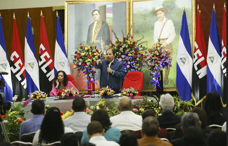 Daniel Ortega y Rosario Murillo junto a su gabinete