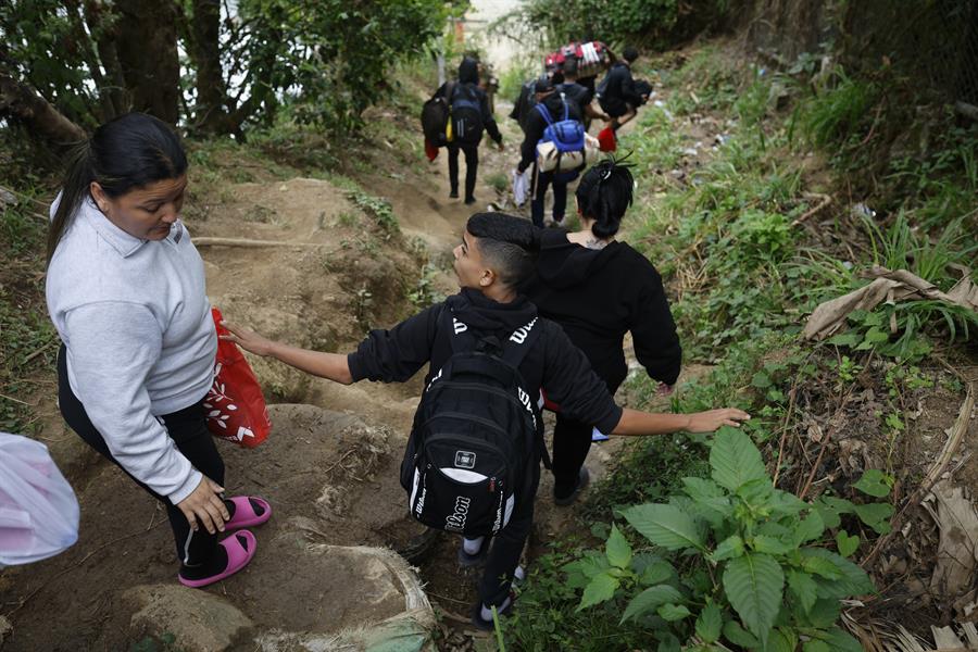 Cruce de migrantes en Las Manos rumbo a Nicaragua