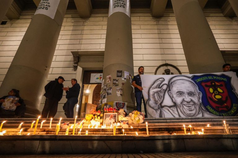 Papa Francisco tumba