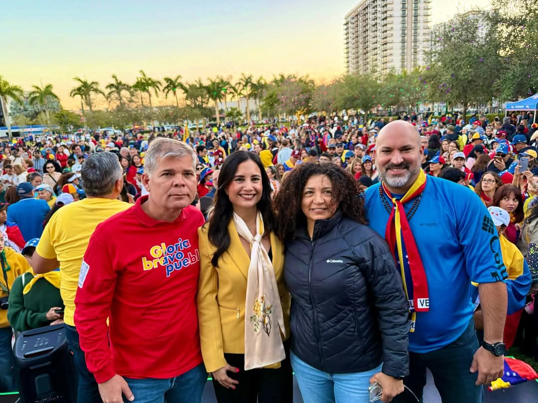 Maureen Porras junto a la comunidad venezolana