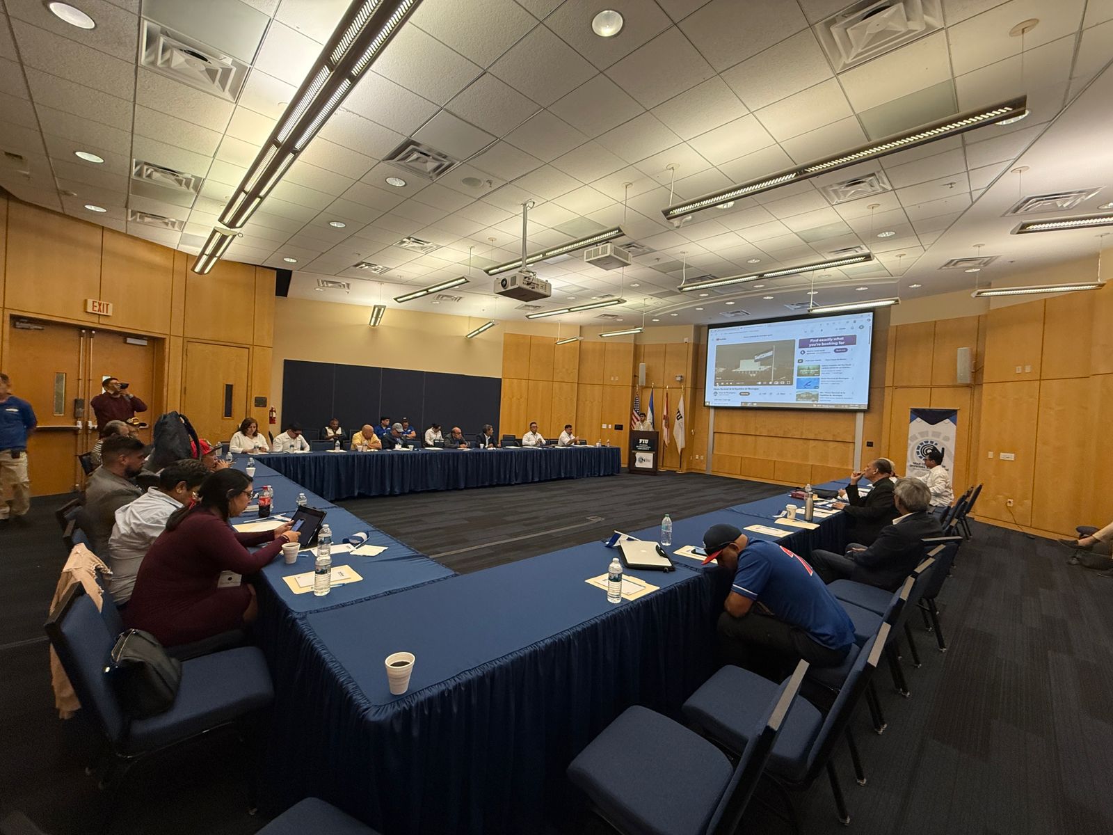 Opositores en el exilio promueven asamblea de gobierno transitorio