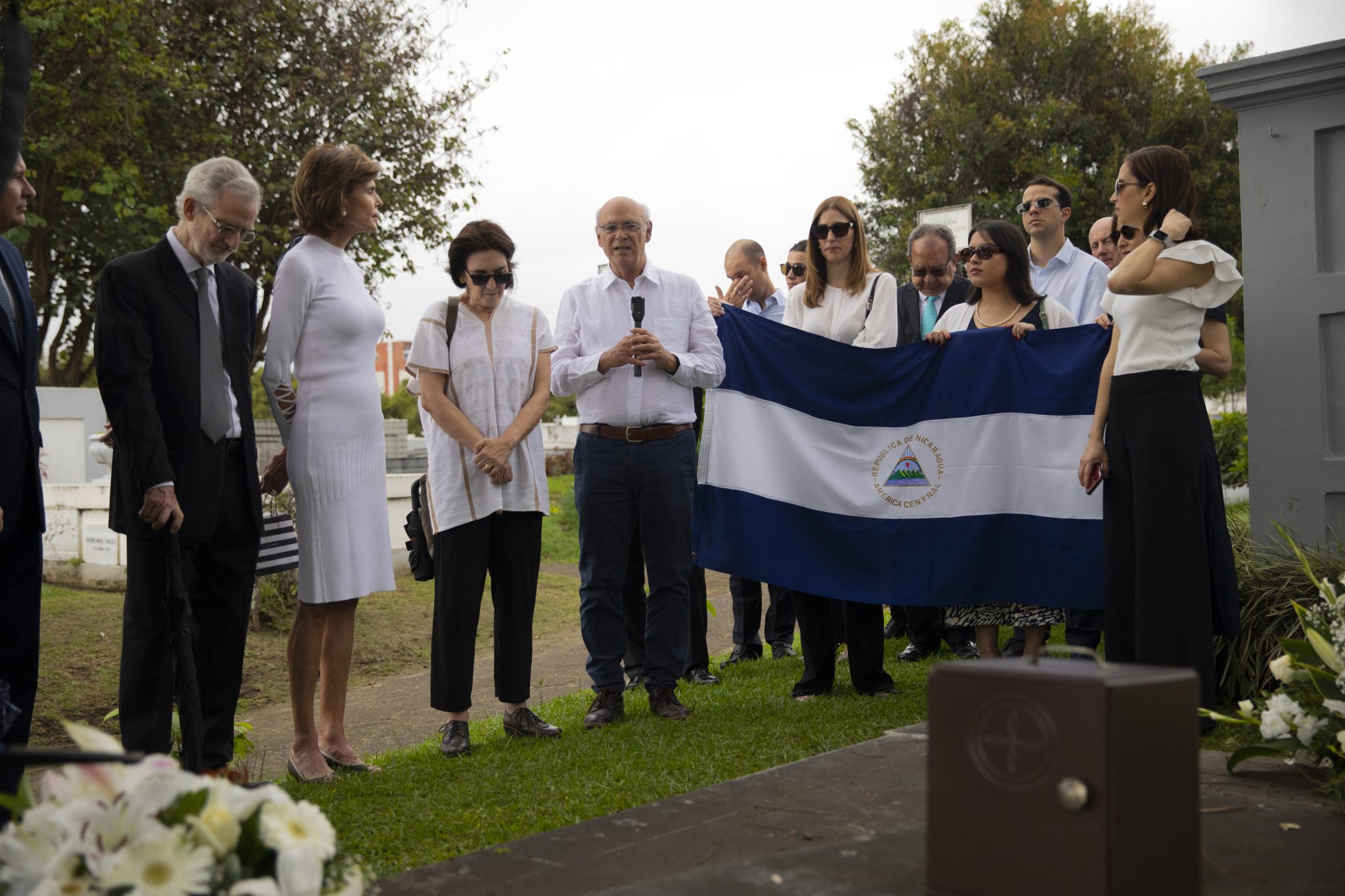 Carlos Fernando Chamorro Barrios y familiares de doña Violeta