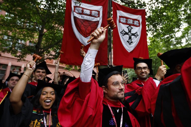 Harvard batalla graduación