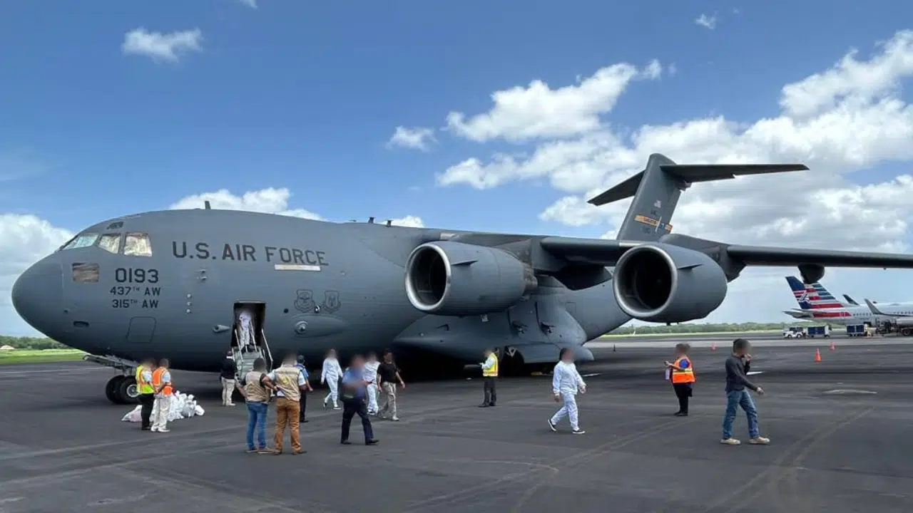 vuelo con deportados