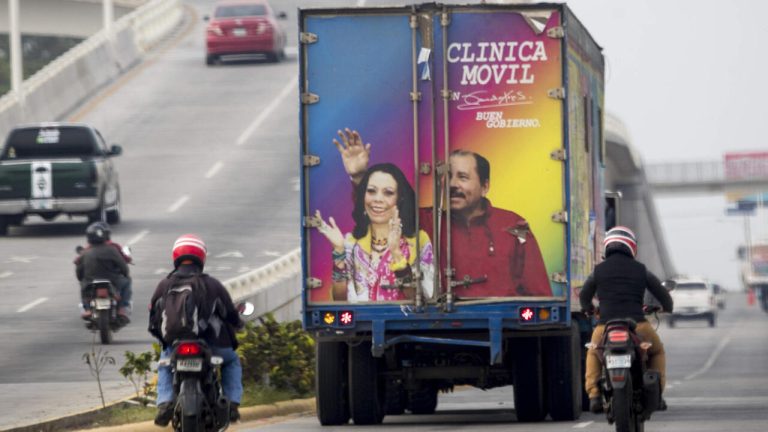 Daniel Ortega y Rosario Murillo propaganda