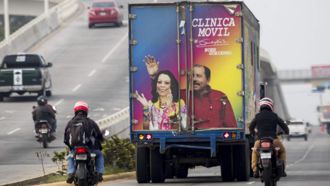 Daniel Ortega y Rosario Murillo propaganda
