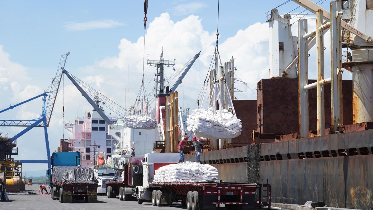 Movimiento en el Puerto de Corinto, en el occidente de Nicaragua.