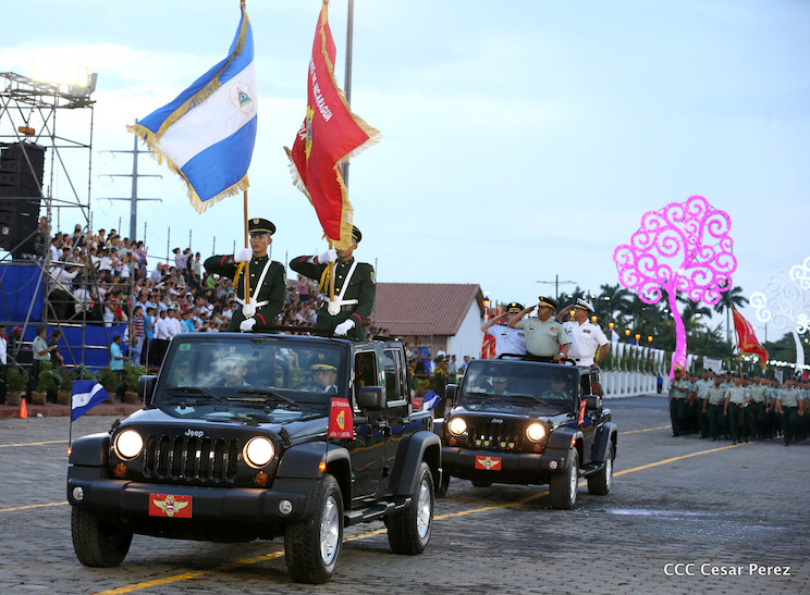 militares vehículos desfiles Ejército