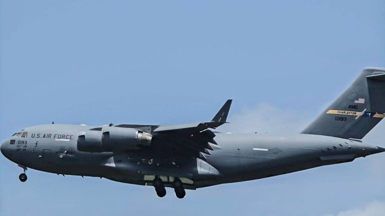 avión militar con deportados nicaragüenses