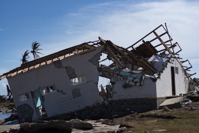 Vivienda destruida en Haulover tras los huracanes de 2020