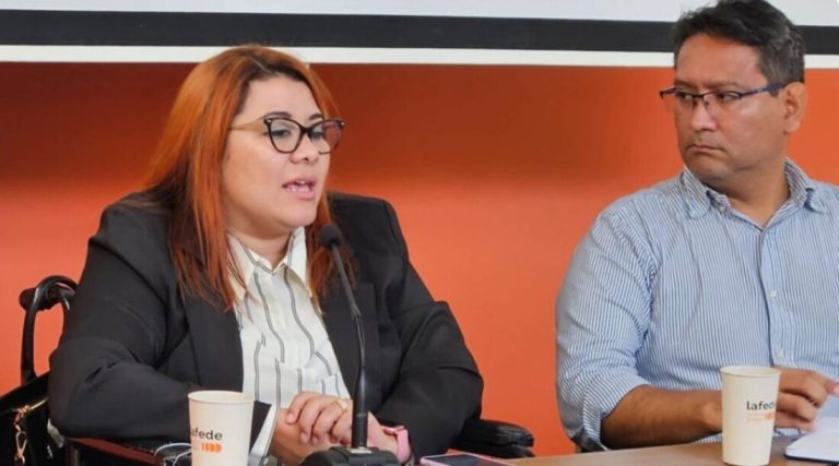 Nadia Robleto habla en foro sobre la represión transnacional