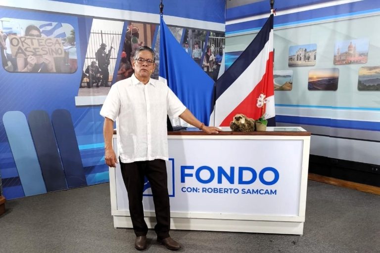 Roberto Samcam en su programa A Fondo