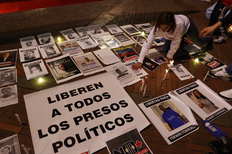 Organizaciones denuncian "traslados arbitrarios" de presos políticos en Venezuela