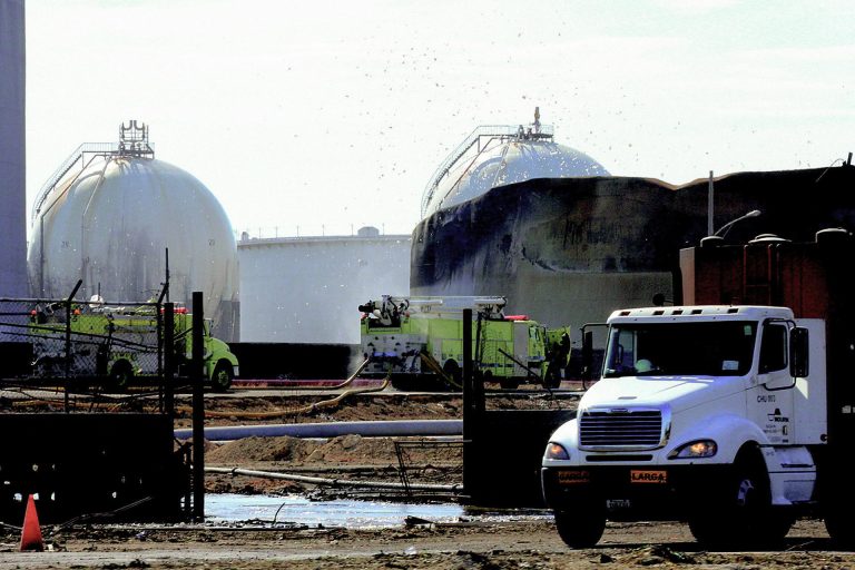Ejército de Venezuela dice vigilar instalaciones petroleras en medio de tensión con EEUU
