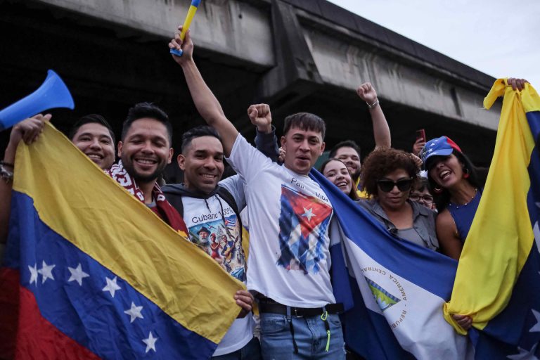 Venezolanos en Costa Rica reaccionan a la captura de Nicolás Maduro