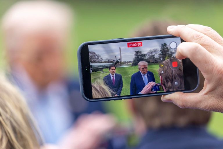 Donald Trump en los jardines de la Casa Blanca.