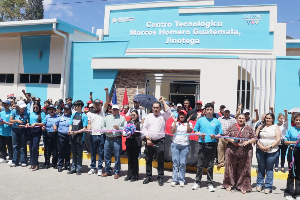 Centro tecnológico instalado en el confiscado Club Social de Jinotega.