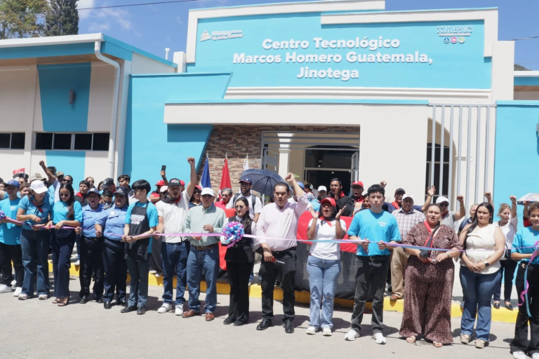 Centro tecnológico instalado en el confiscado Club Social de Jinotega.